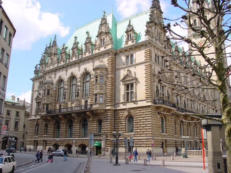Rathaus seitlich.JPG -                                